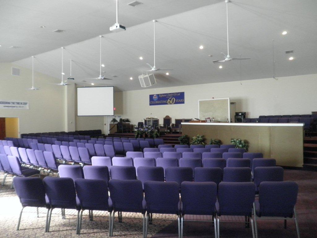 Kirchenstühle für die gerechte Kirche Gottes