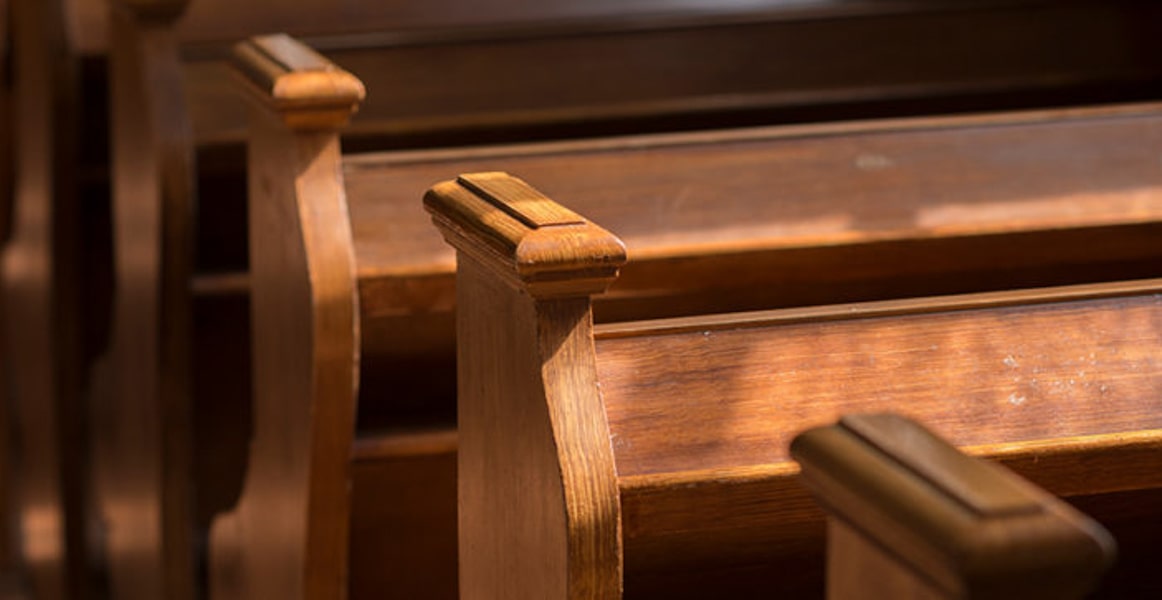 Church Chairs vs. Pews: Which is Better?