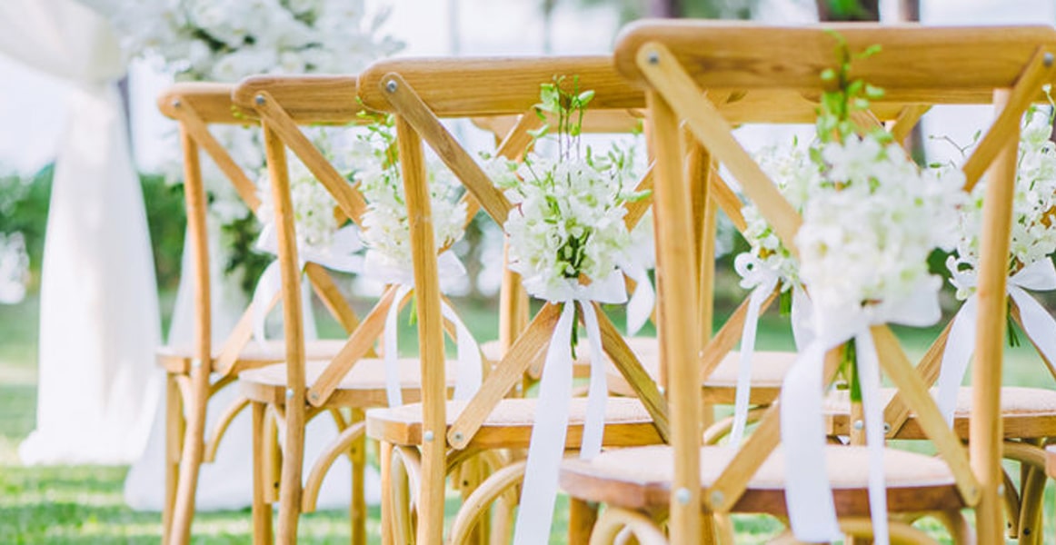 How to Decorate Wedding Chairs